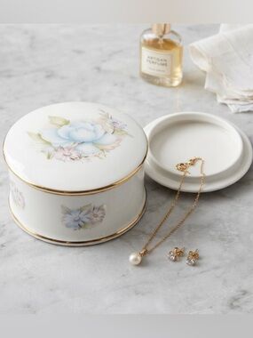 Vintage Sadler England Lidded Porcelain Trinket Box